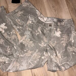 Hollister Gray and Cream Leaf Print Pants